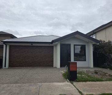 BRAND NEW FAMILY HOME IN AN IDEAL LOCATION !!! - Photo 1