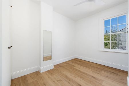 Renovated Two Bedroom Terrace in Quiet and Convenient Location - Photo 2