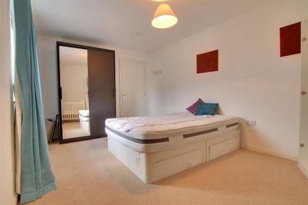 3 bedroom detached house to rent - Photo 2