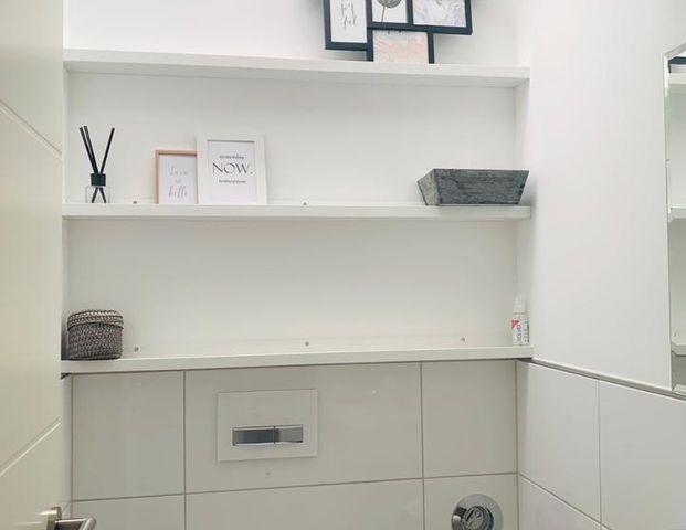 Helle 2-ZKB-DG-Wohnung mit Terrasse und Gartennutzung, uninah - Foto 1