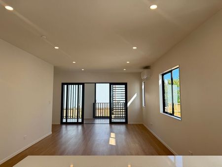 Brand new 4-bedroom modern three-story townhouse - Photo 2