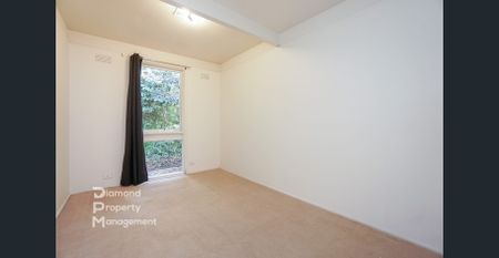 Family Home in Prime Wantirna Location - Photo 2