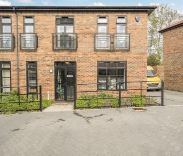 4 bedroom semi-detached house to rent - Photo 2