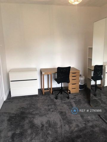 4 bedroom terraced house to rent - Photo 5