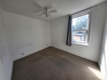 2 bedroom end of terrace house to rent - Photo 5