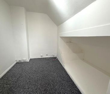 4 bedroom semi-detached house to rent - Photo 4