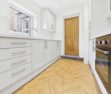 3 bedroom flat to rent - Photo 3