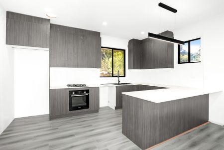 COMPLETELTY REFURBISHED FIVE BEDROOM HOME - Photo 3