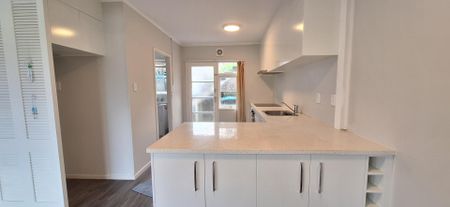 Beautifully Renovated Home in a Prime Onehunga Location - Photo 4
