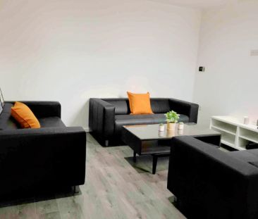 7 Beds 4 Baths - Photo 1