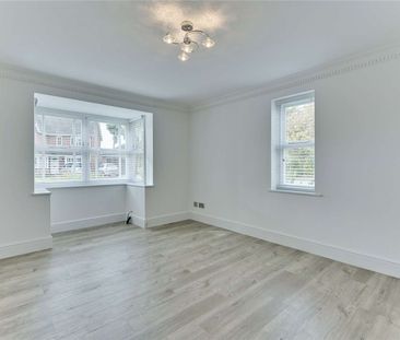 A large five bedroom family home set in a sought after residential ... - Photo 3