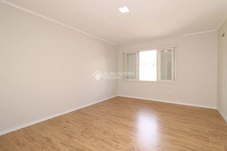 Casa com 4 quartos e 370m² para alugar em Chácara das Pedras, Porto Alegre. - Foto 5