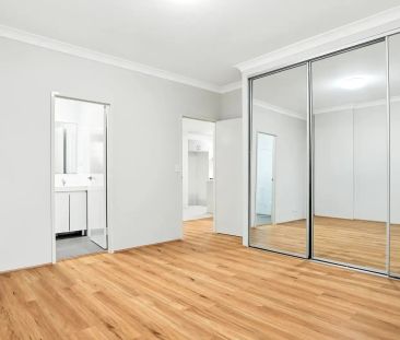 Modern, Bright & Ultra Convenient - Walk to Everything! - Photo 4