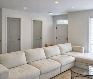 Maison à étages à Bois-des-Filion - Photo 1