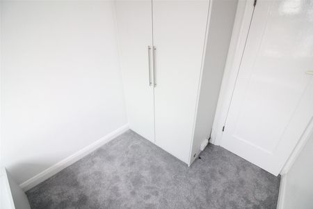 Park Lane, Hayes - Photo 3