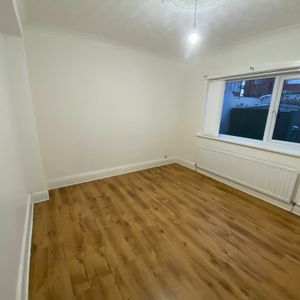 3 bed terraced house to rent in Gladstone Street, Blyth, NE24 - Photo 2