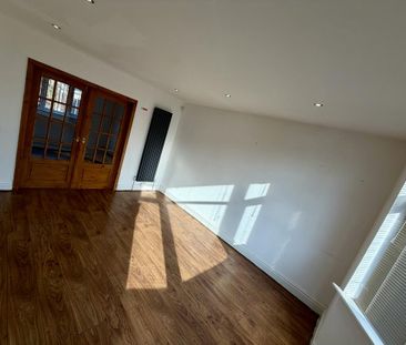 3 bedroom semi-detached house to rent - Photo 6