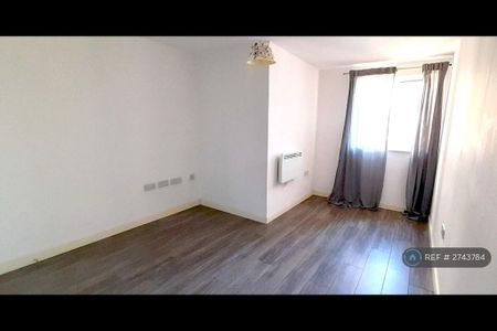 1 bedroom flat to rent - Photo 3