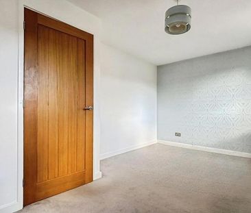 2 bedroom end of terrace house to rent - Photo 3