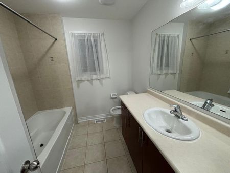 For Lease - 88 Lightcatcher Circle, Brampton, Ontario - Photo 5