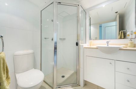 Stylish studio at World Tower - right in the heart of city centre - Photo 4