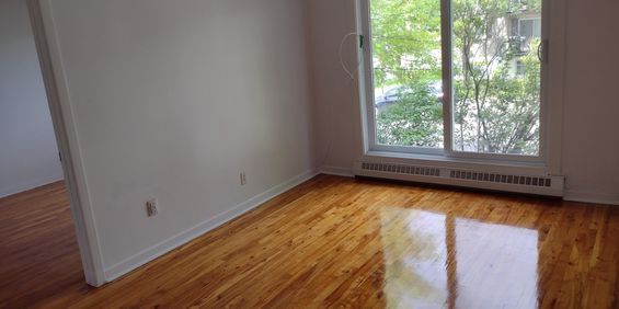 4 1/2 App. 1er étage Rue Laurier Long. - Photo 3