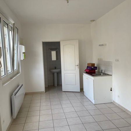 Appartement T2 situé dans une cour sécurisée - Photo 3