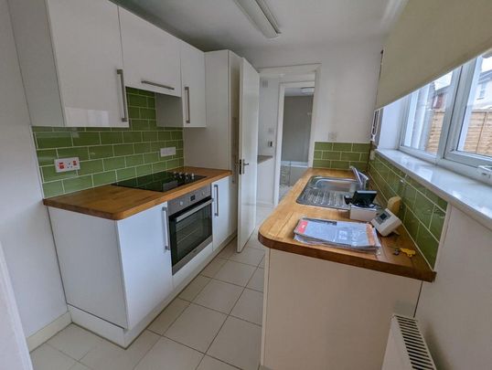 3 bedroom end of terrace house to rent - Photo 1