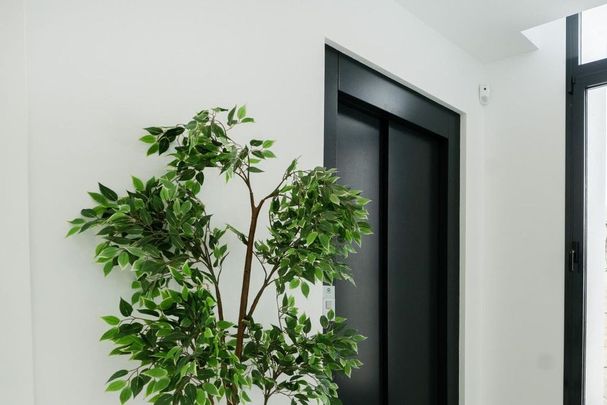 5 bedroom luxury Villa for rent in Benahavís, Andalusia - Photo 1