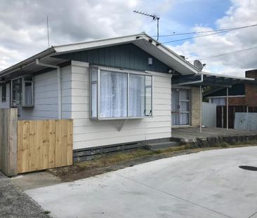 Nice Three Bedroom Home - Photo 2