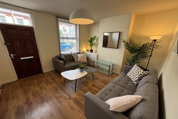 3 bedroom end of terrace house to rent - Photo 1