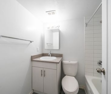 For Lease - 5 Glamorgan Avenue Unit# 409, Toronto, Ontario - Photo 3