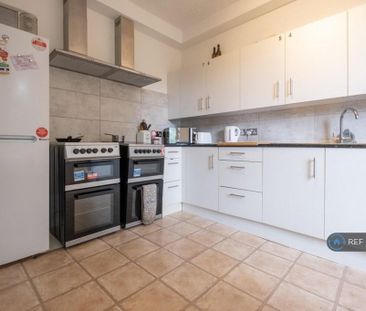 1 bedroom in a house share to rent - Photo 5
