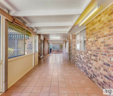 A REFINED RESIDENCE OFFERING COMFORT, SPACE & SUPERB PRACTICALITY - Photo 3