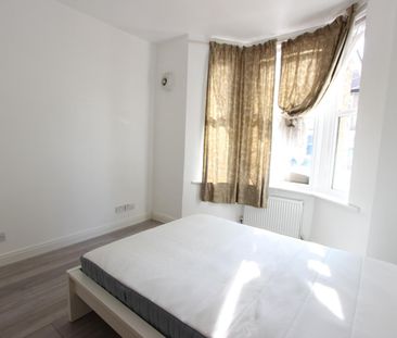 1 Bed Flat, Colvin Road, E6 - Photo 3