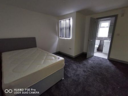 6 bedroom terraced house to rent - Photo 4
