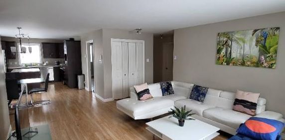 Superbe 4½, tous inclus et entièrement meublé - Photo 2