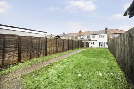 3 bedroom terraced house to rent - Photo 3