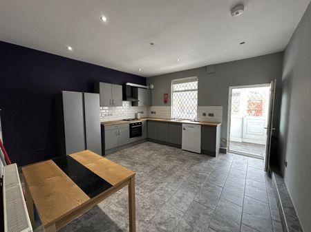 1 bed House Share - To Let - Photo 3