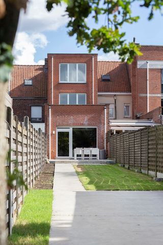 Ruime vernieuwde rijwoning met grote hobbyruimte - kamer 30m - Photo 4