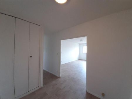 Location Appartement 3 pièces 73m² ST PRIEST 69800 - Photo 4