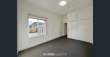 THREE-FOUR BEDROOM FAMILY HOME IN PRIME LOCATION I HAVEN AGENTS - Photo 3