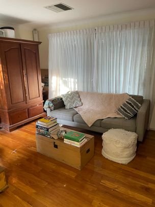 Bicton - Photo 1
