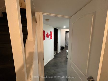 Condo Townhouse For Lease | W8143884 - Photo 4