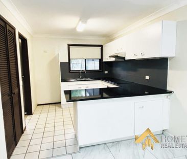 Stunning 3-Bedroom Townhouse in Prime Lurnea Location. - Photo 3