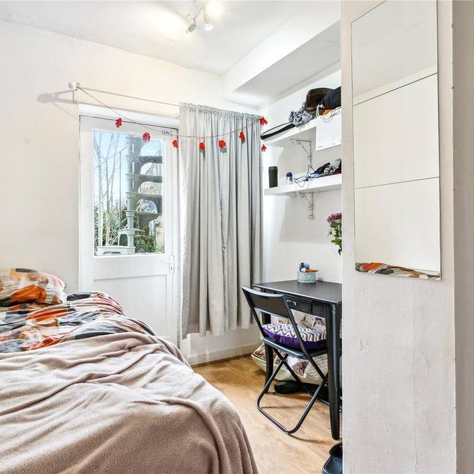 3 bedroom flat to rent - Photo 1