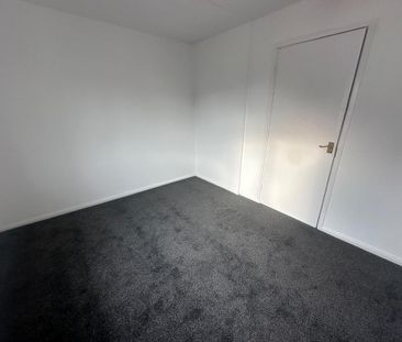 4 bedroom end of terrace house to rent - Photo 1