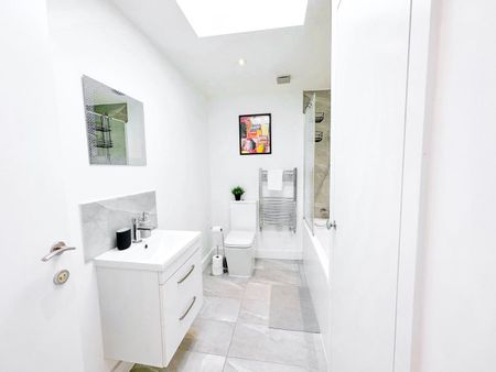 3 Bed Flat, Reginald Square, SE8 - Photo 4