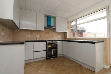 5 bedroom end of terrace house to rent - Photo 5