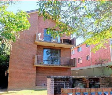 Well maintained 1 bedroom unit - Photo 3